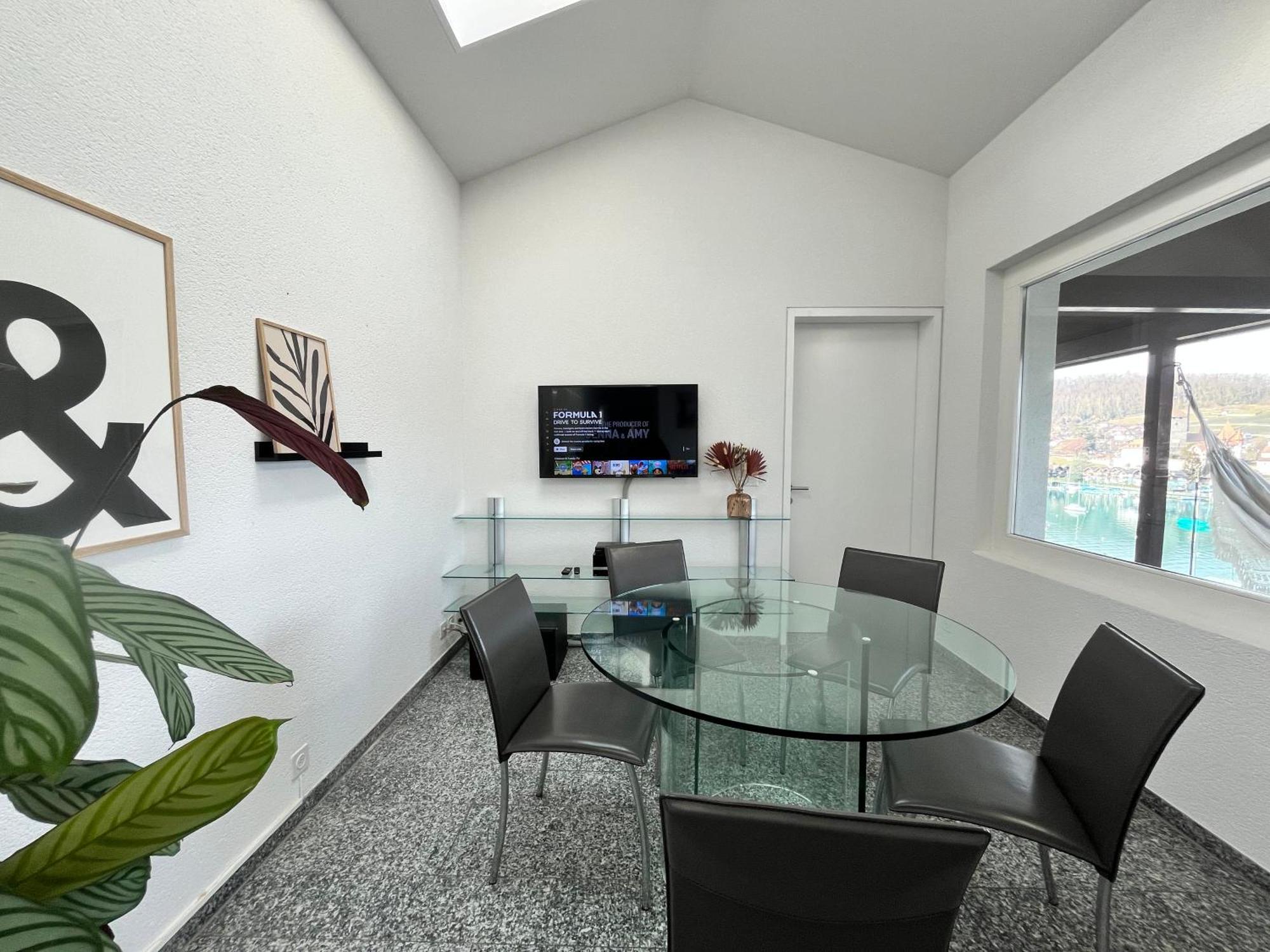 Wohnung Mit Grossartiger Seesicht Und Balkon Spiez Zewnętrze zdjęcie