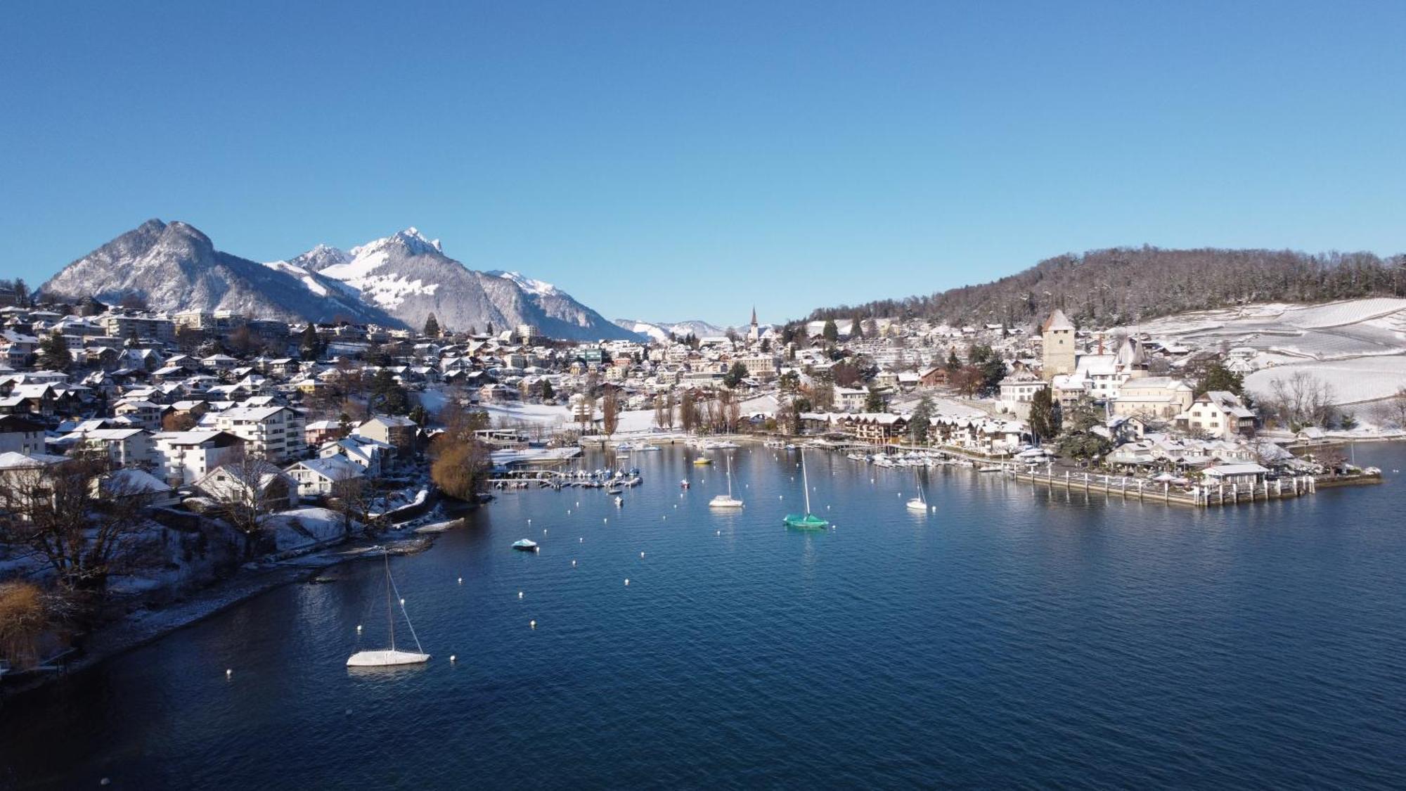 Wohnung Mit Grossartiger Seesicht Und Balkon Spiez Zewnętrze zdjęcie