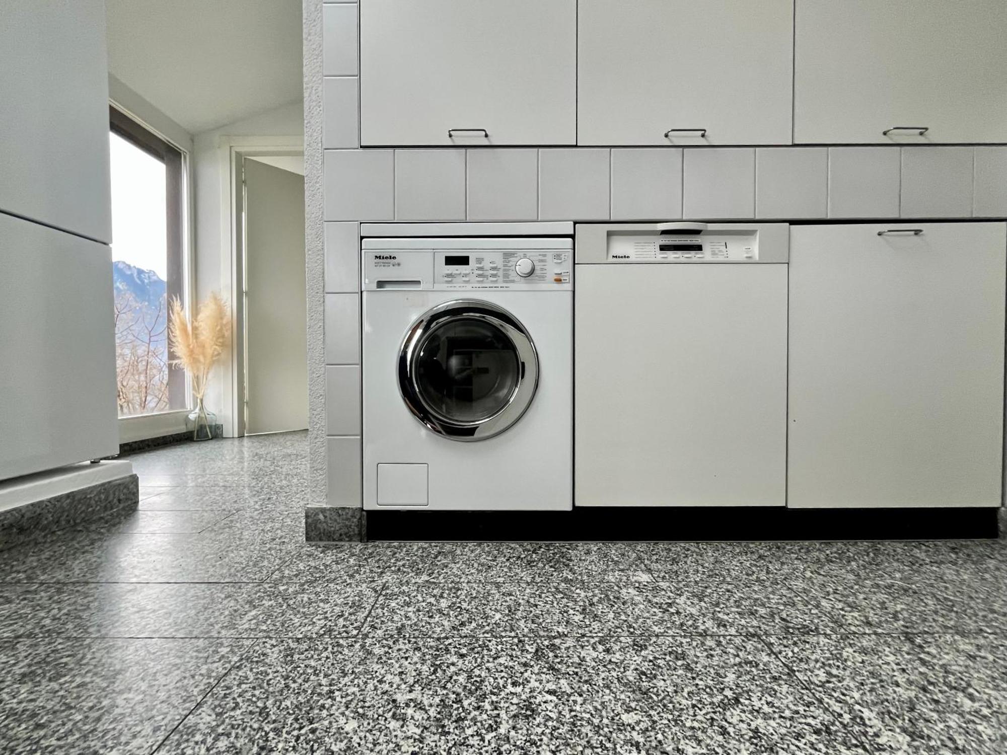 Wohnung Mit Grossartiger Seesicht Und Balkon Spiez Zewnętrze zdjęcie
